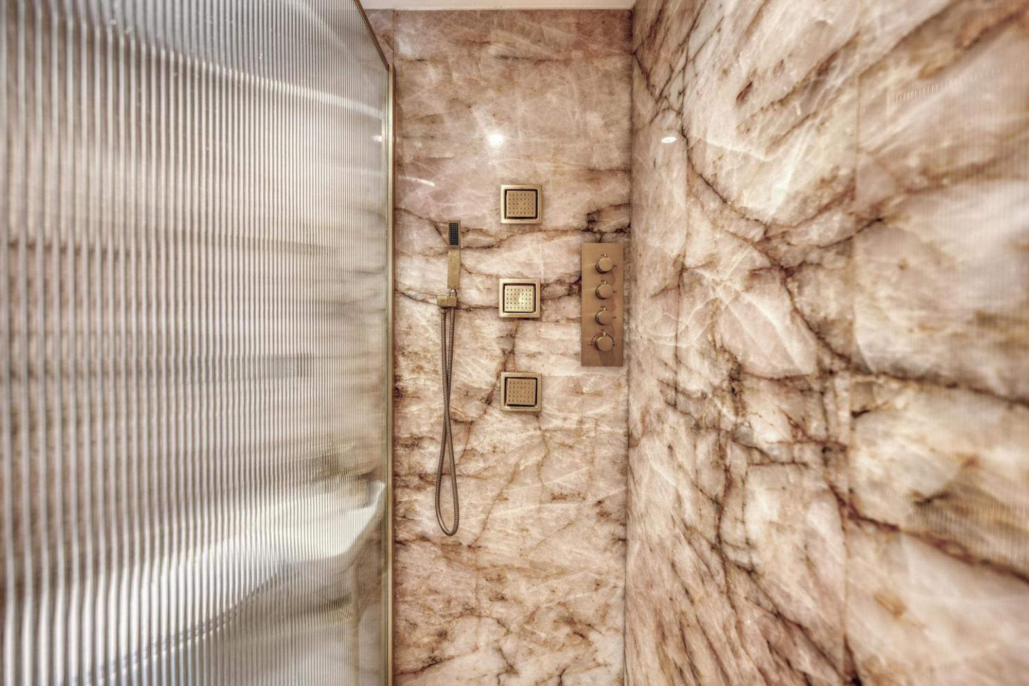 Montaigne Luxury Appartement *